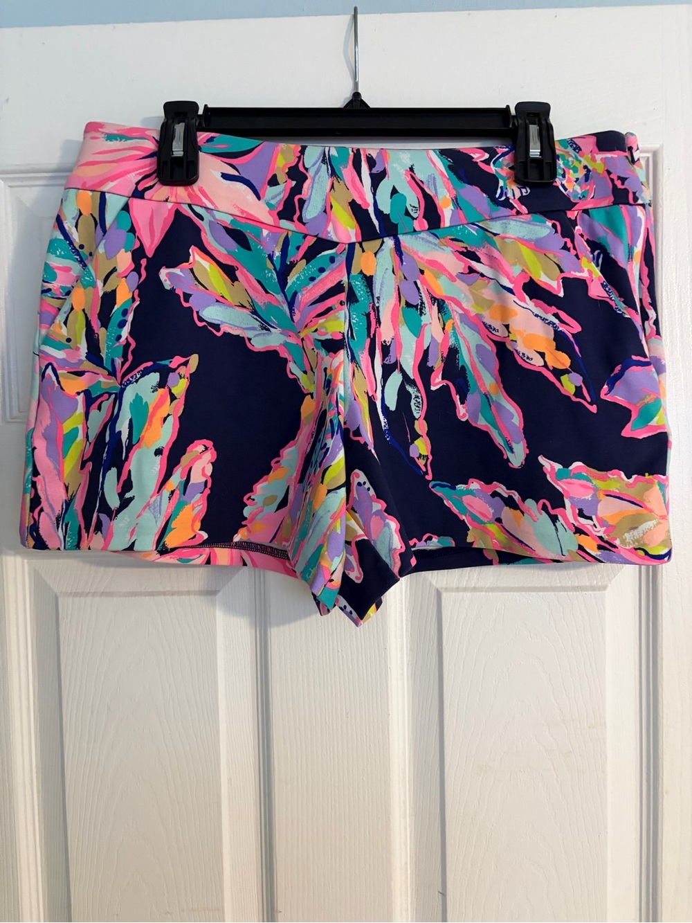 Lilly Pulitzer Makenna Ponte Shorts in the Nauti Navy Boho Bateau - Size 10